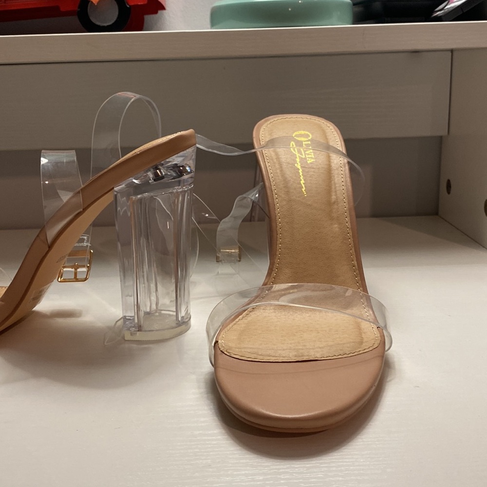 High Heels - Picture 2 of 4